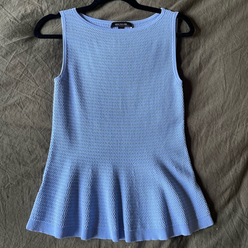 🌼3/$25 Banana Republic knit peplum top